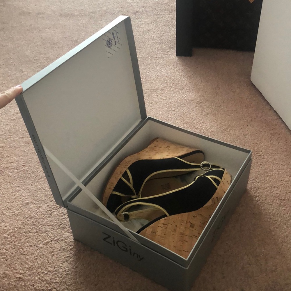Zigi ny new wedges sandals.